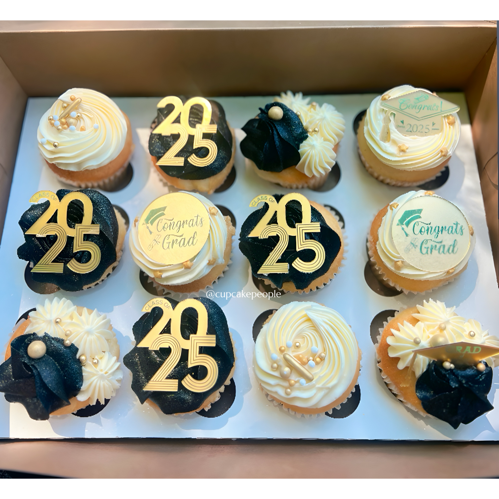 Vanilla graduates cakes